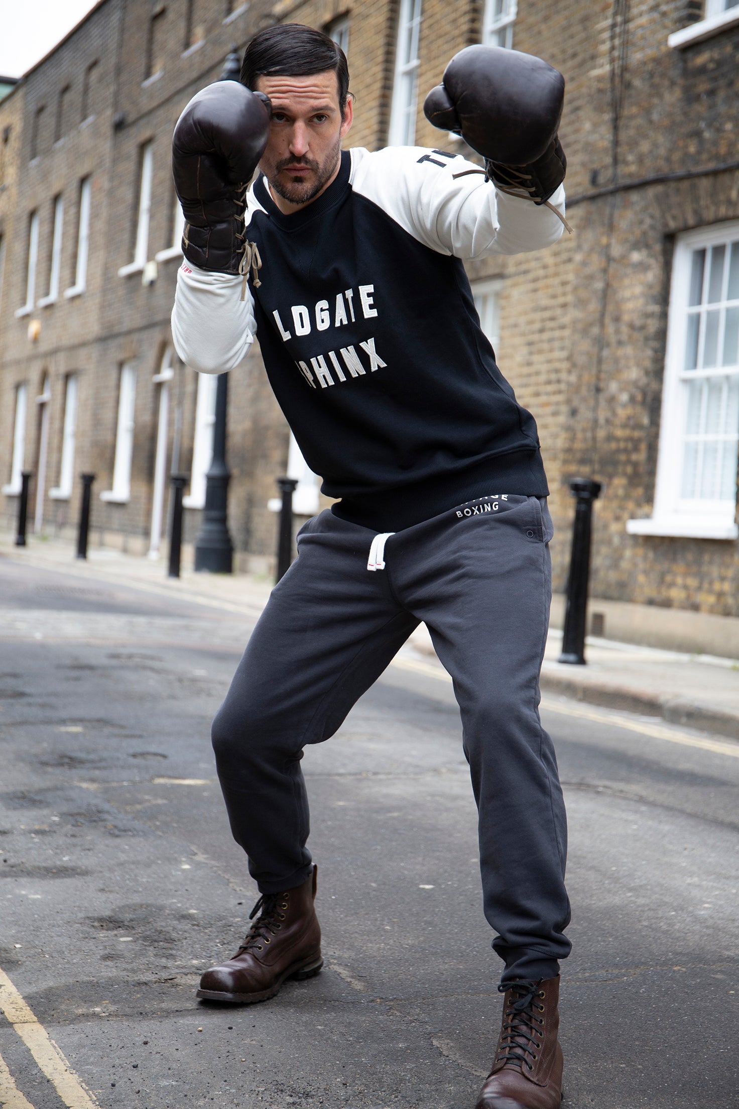 ALDGATE SPHINX APPLIQUÉ SWEATSHIRT